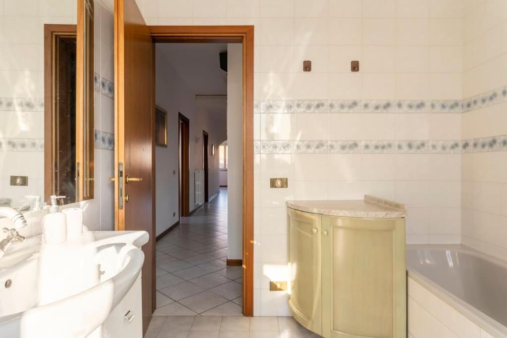 Chic Italian Escape - Casa Vacanze Lorusso Montecatini Terme Exterior photo